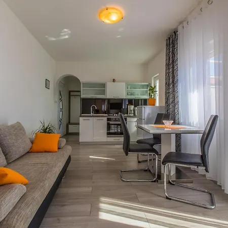 Apartment Lucija *