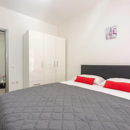 Lucija * تْسْغيكفانِتْسا