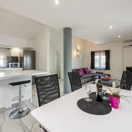 Lucija Apartment Crikvenica