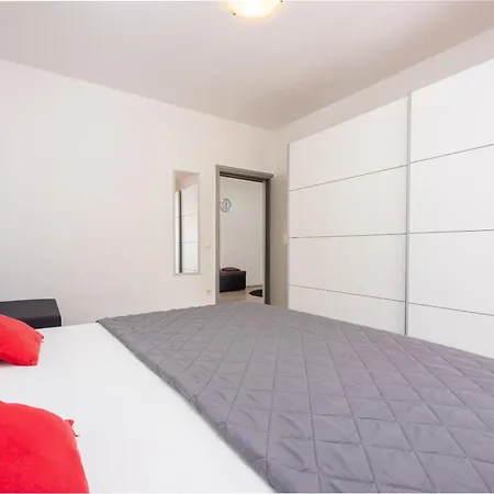 Apartment Lucija *