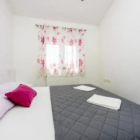Lucija Apartment *