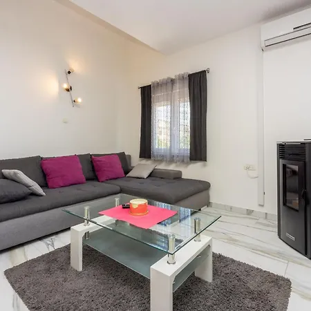 شقة Lucija تْسْغيكفانِتْسا