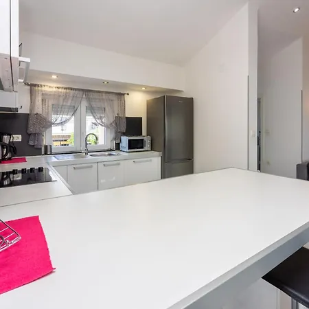 Lucija Apartment Crikvenica