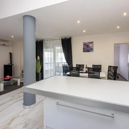 Lucija קריקווניצה