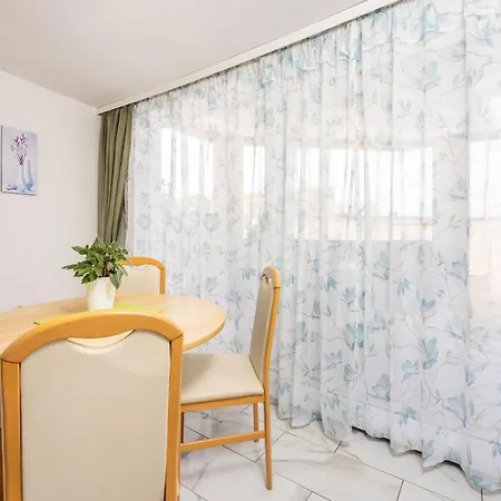 Lucija דירה קריקווניצה