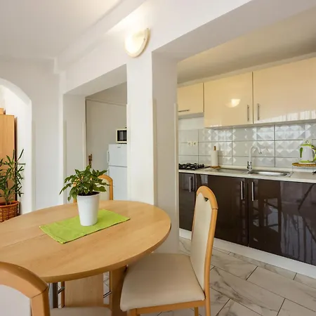 Apartment Lucija *